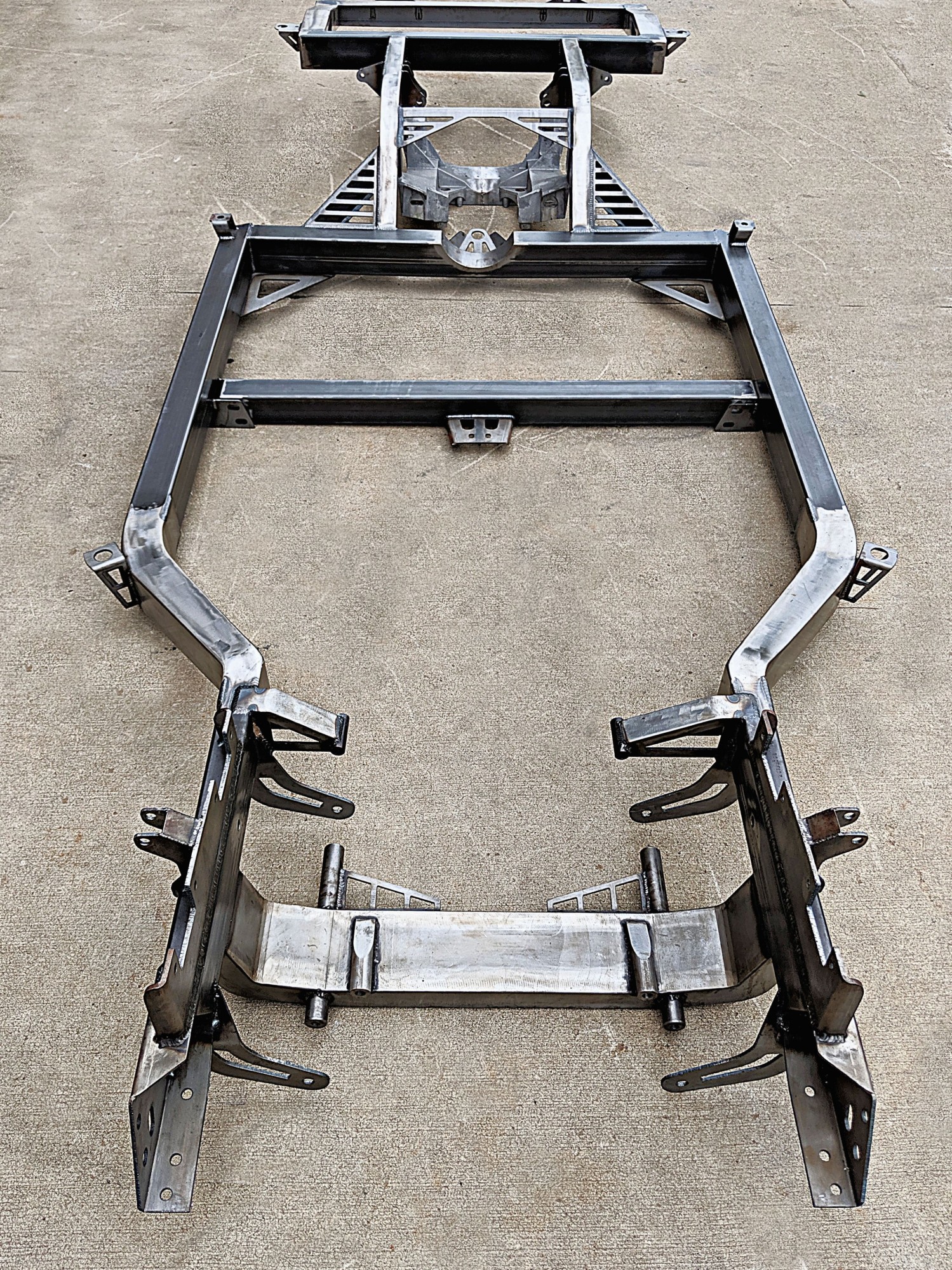 /upload/images/photo_album/bare_chassis_front_view